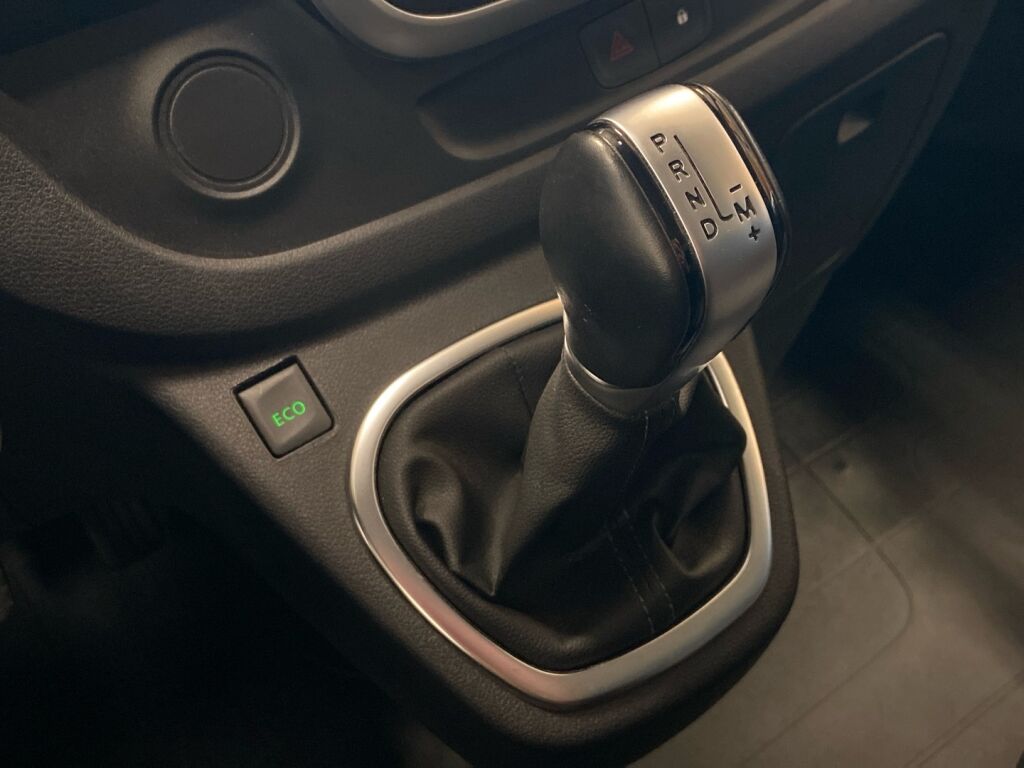 Renault Trafic 2022 Valkoinen