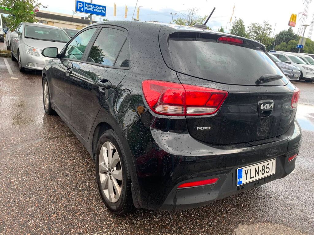 Kia Rio 2022 Musta