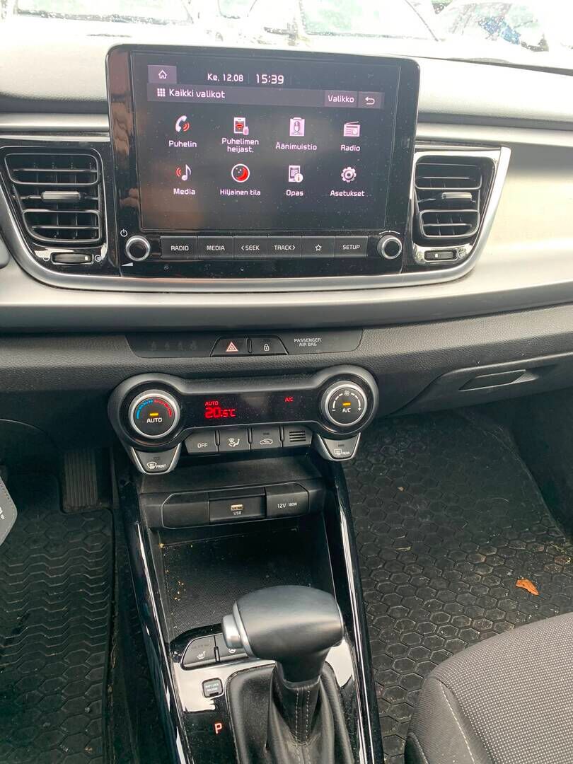 Kia Rio 2022 Musta