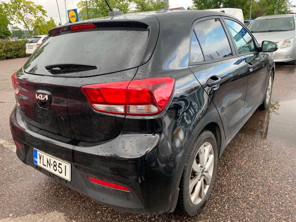 Kia Rio 2022 Musta