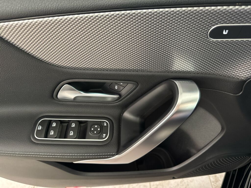 Mercedes-Benz A 2019 Musta