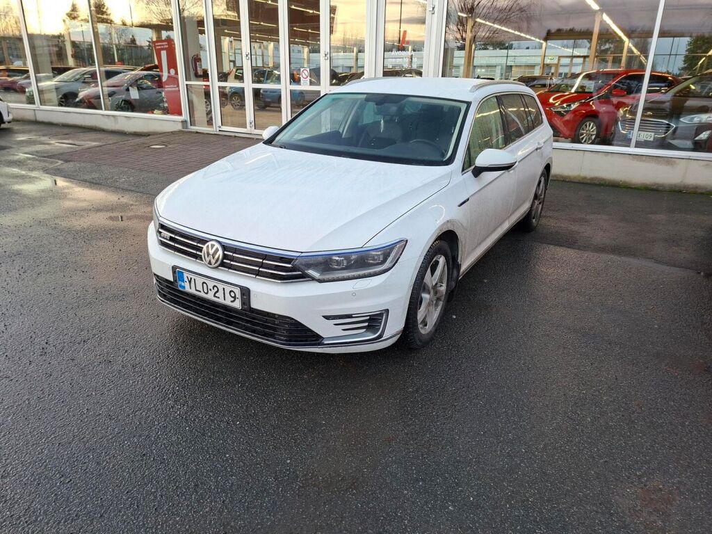 Volkswagen Passat 2018 Valkoinen