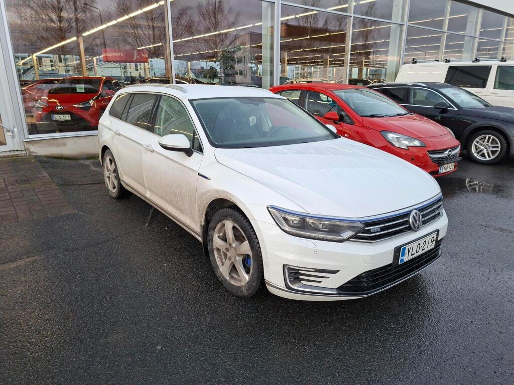 Volkswagen Passat 2018 Valkoinen