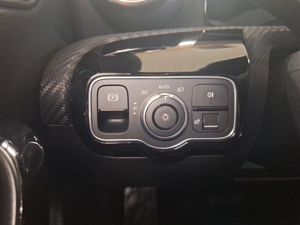 Mercedes-Benz A 2020 Musta