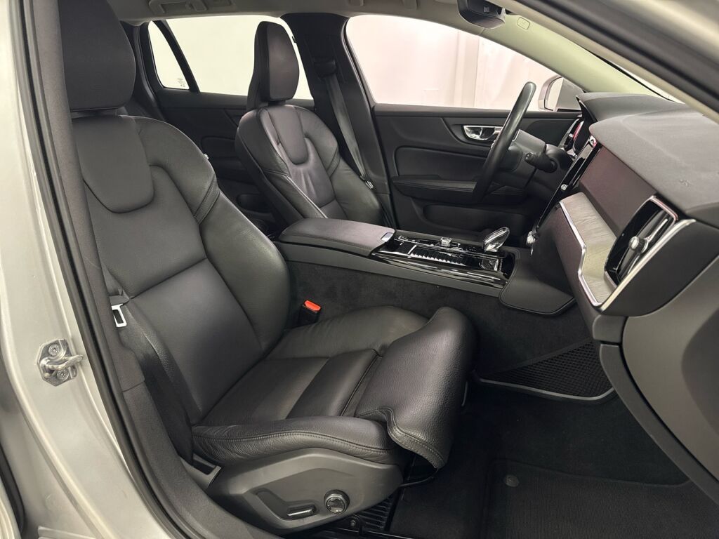 Volvo V60 2020 Harmaa