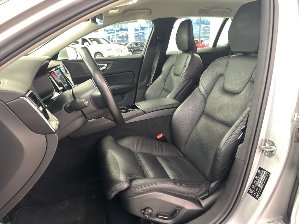 Volvo V60 2020 Harmaa