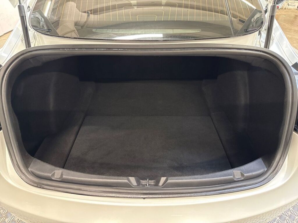 Tesla Model 3 2020 Valkoinen