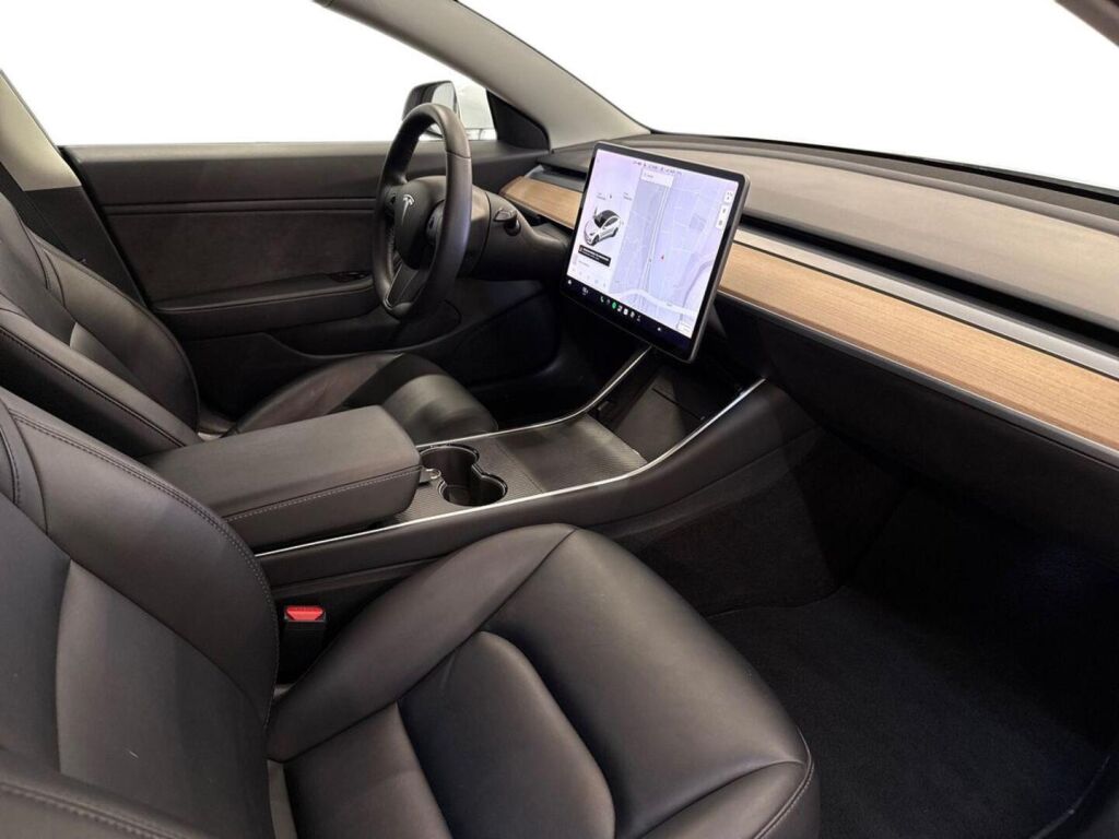 Tesla Model 3 2020 Valkoinen