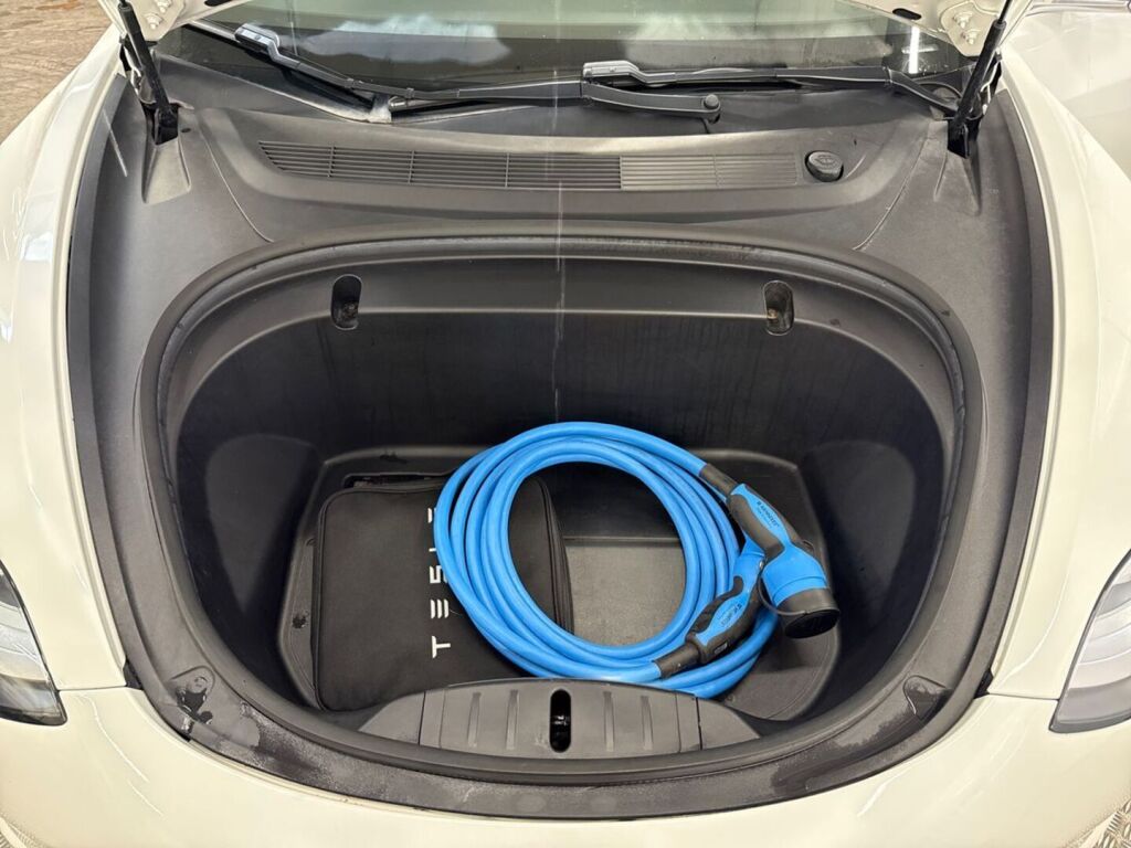 Tesla Model 3 2020 Valkoinen