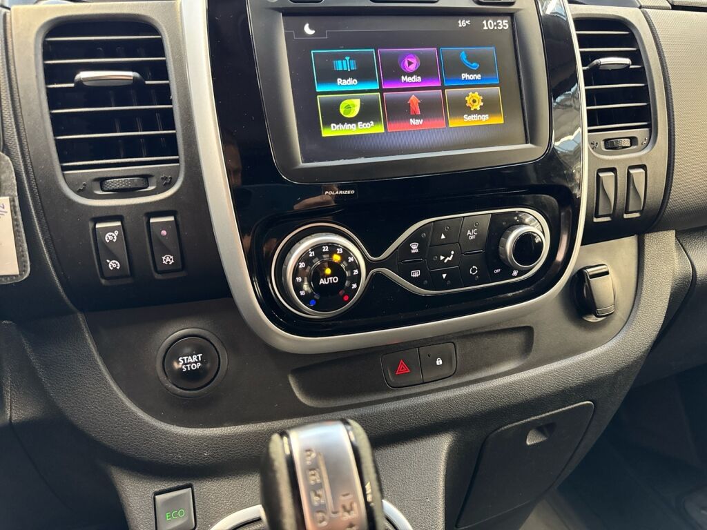 Renault Trafic 2020 Musta