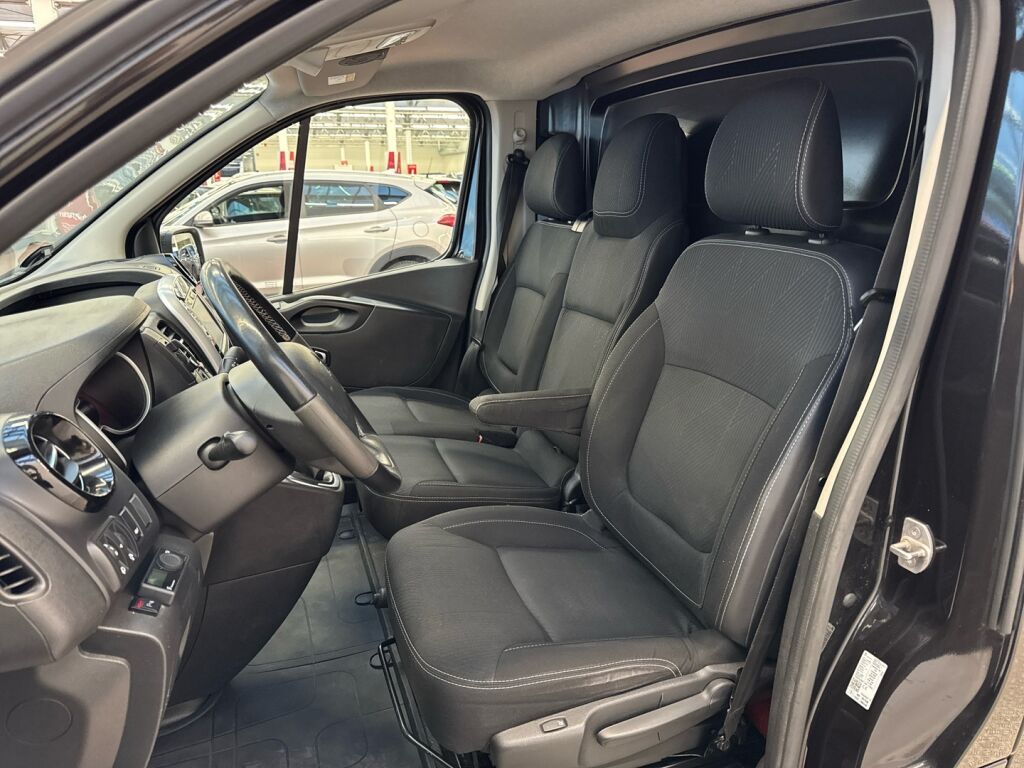 Renault Trafic 2020 Musta