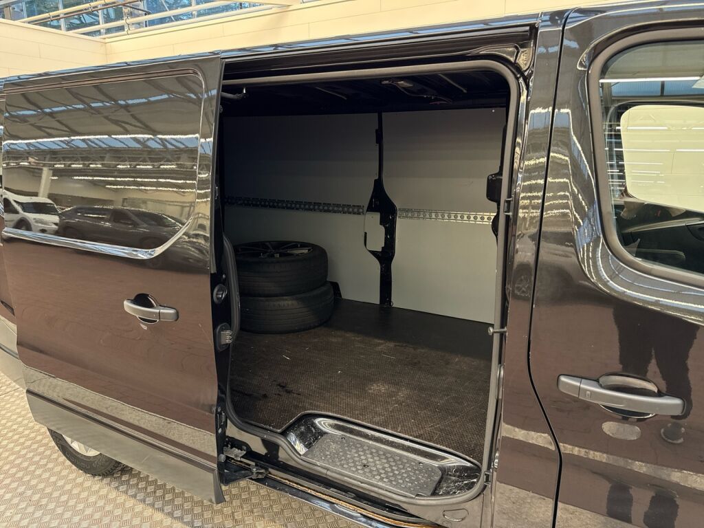 Renault Trafic 2020 Musta