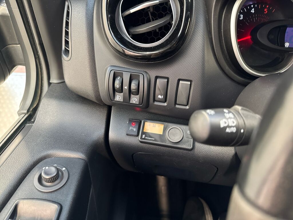 Renault Trafic 2020 Musta