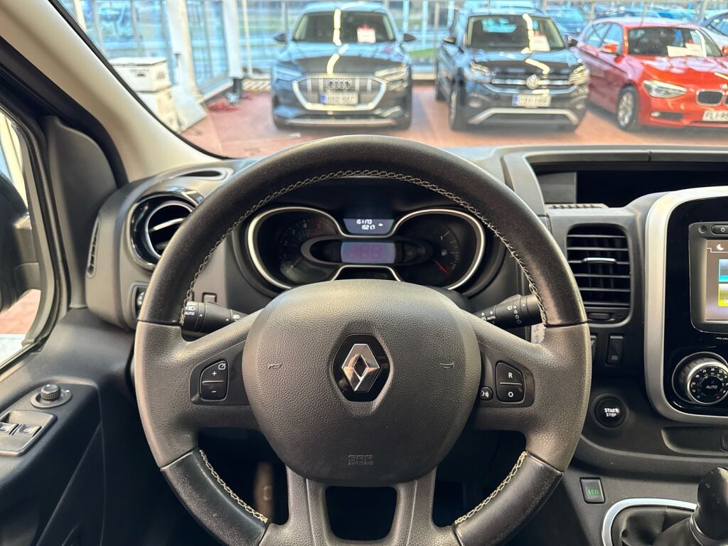 Renault Trafic 2020 Musta