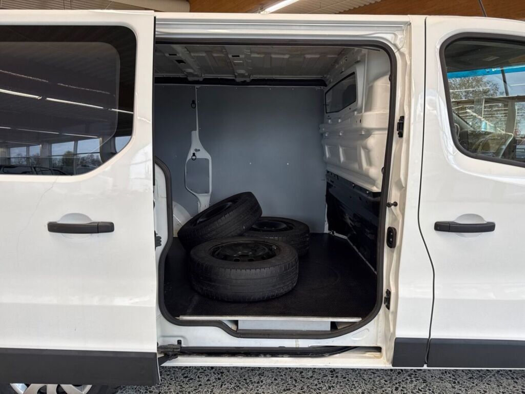 Renault Trafic 2020 Valkoinen