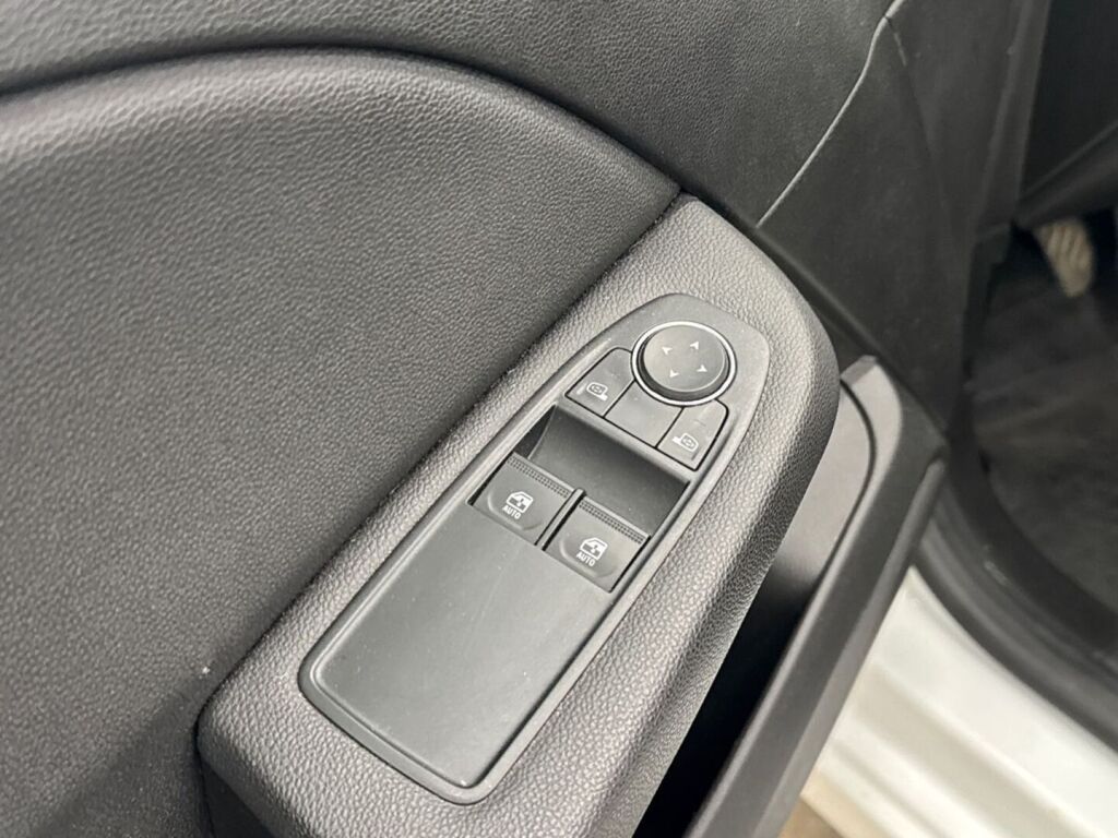 Renault Clio 2020 Valkoinen