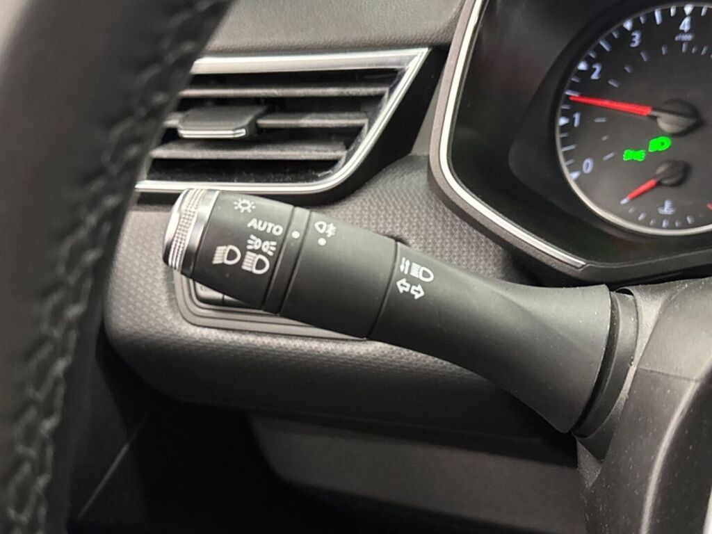 Renault Clio 2020 Valkoinen