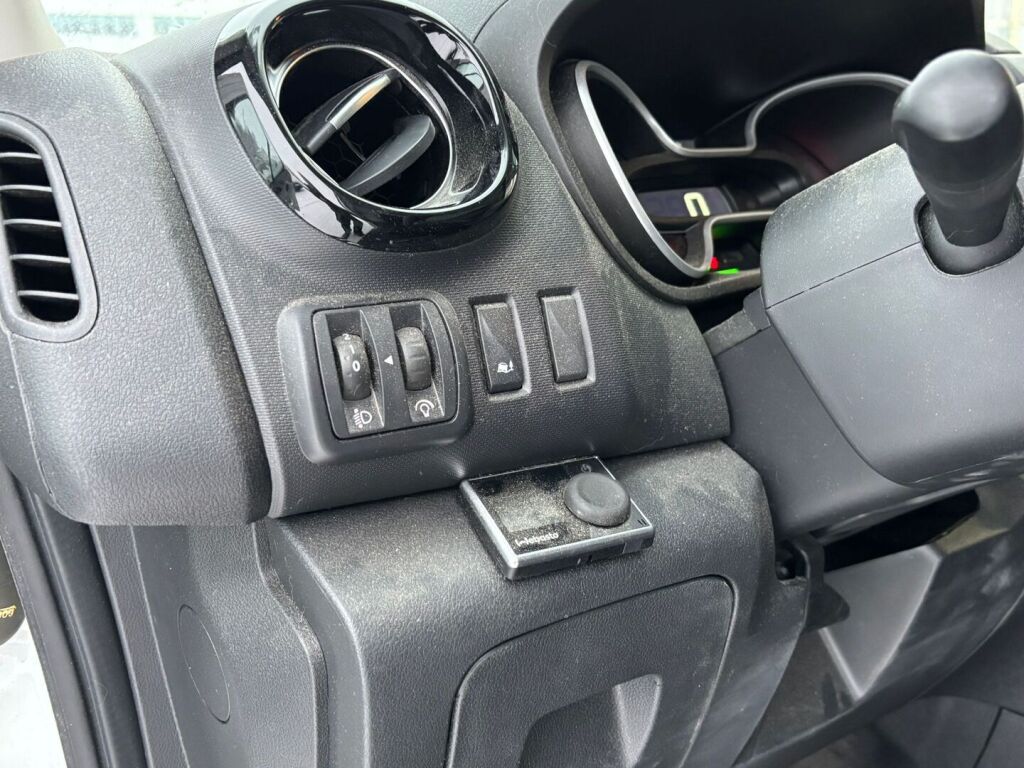 Nissan NV300 2021 Valkoinen