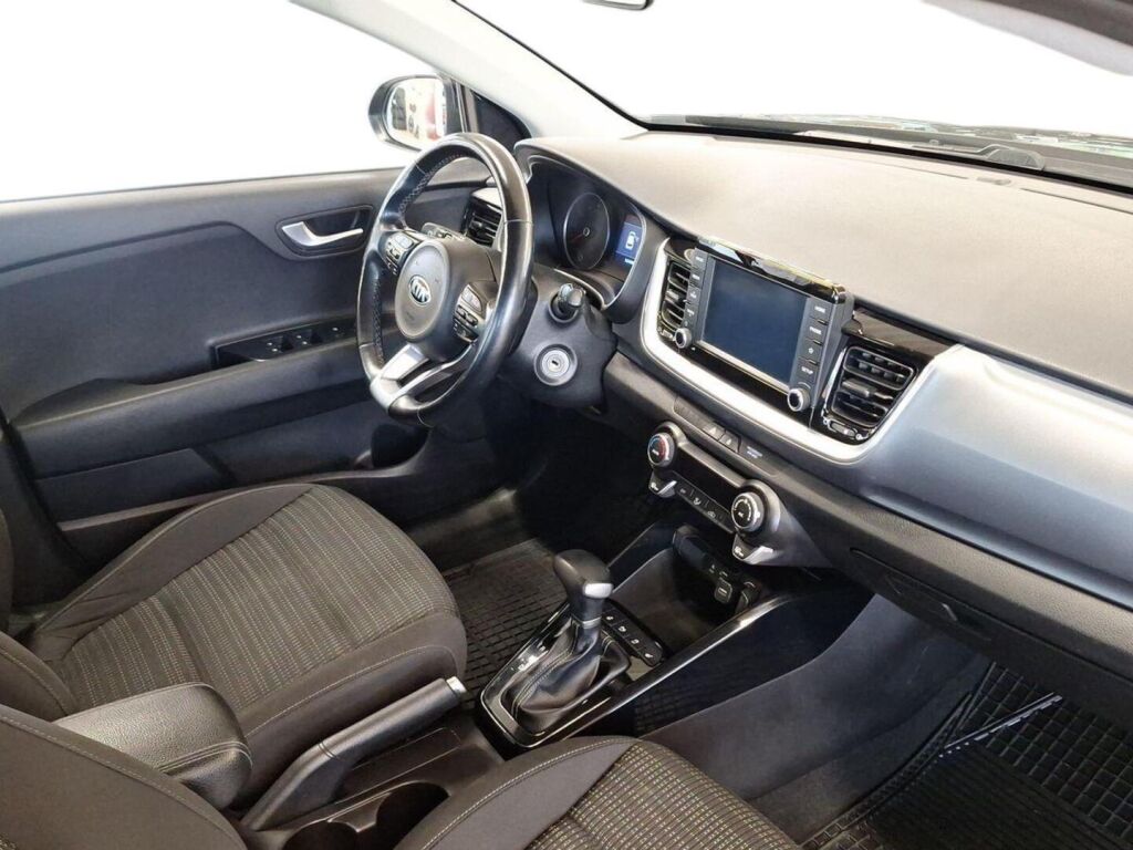 Kia Stonic 2020 Musta