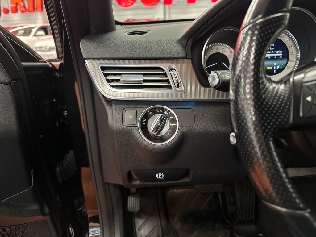 Mercedes-Benz E 2013 Musta