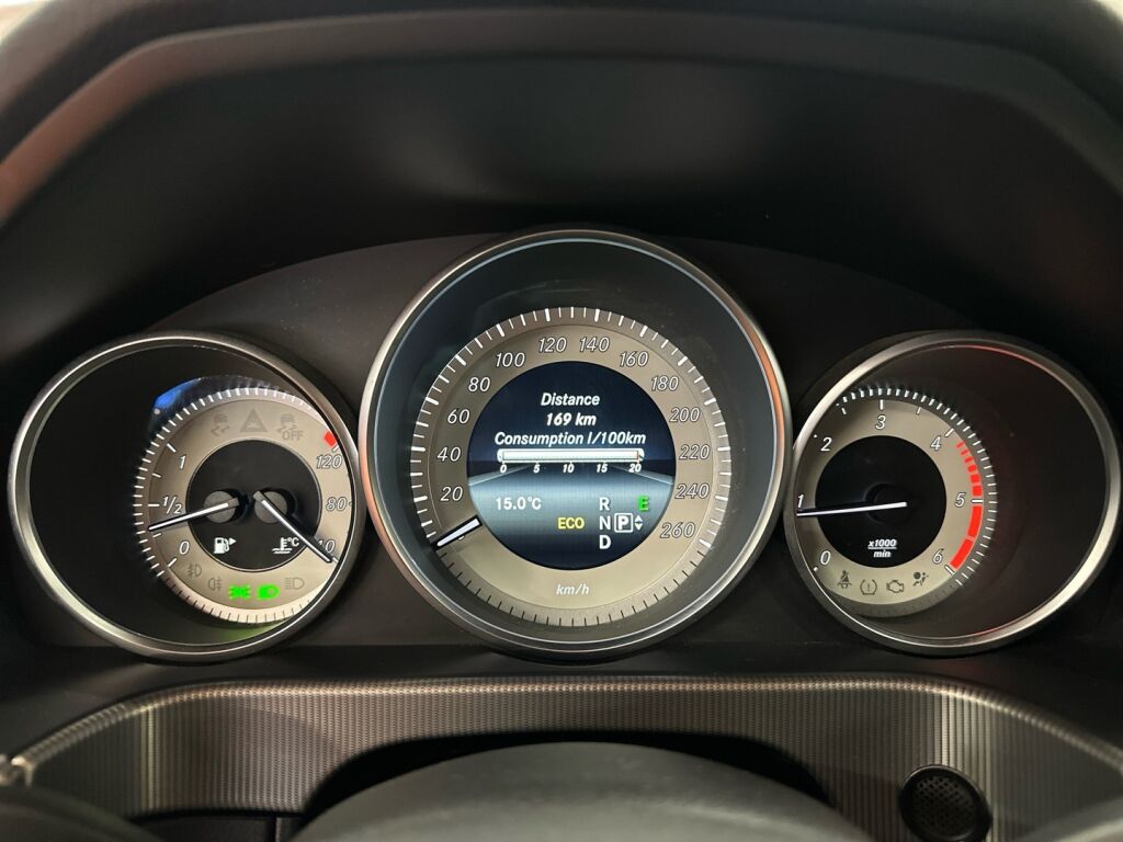 Mercedes-Benz E 2013 Musta