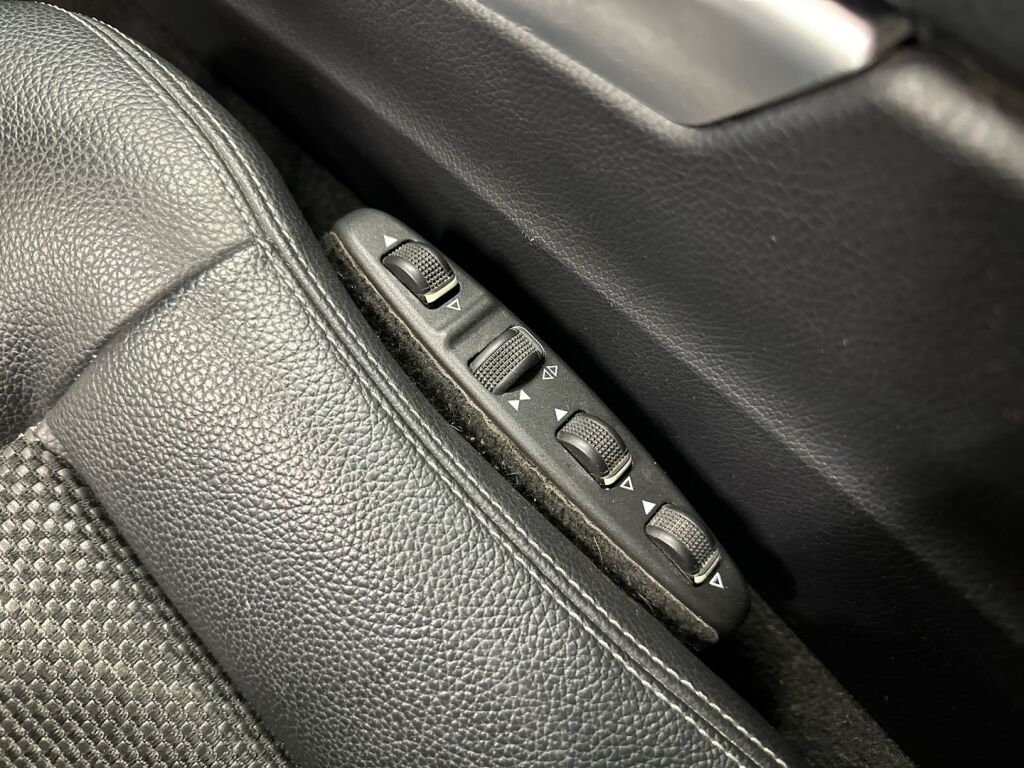 Mercedes-Benz E 2013 Musta