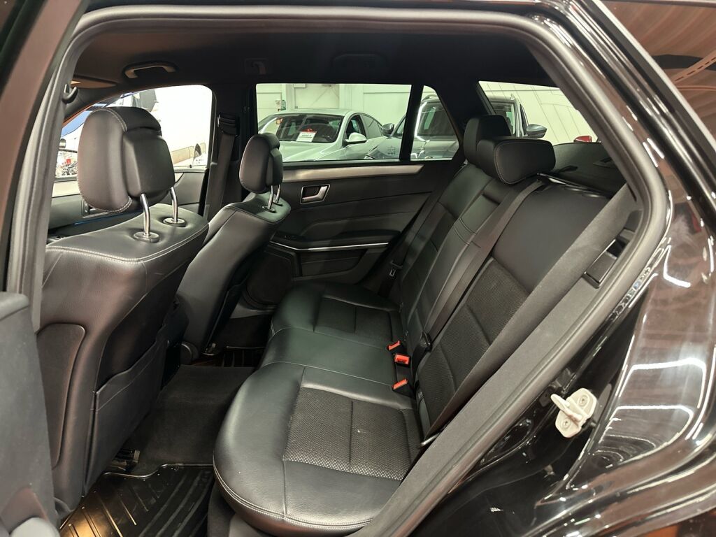 Mercedes-Benz E 2013 Musta