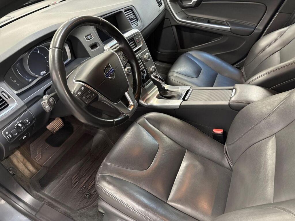 Volvo V60 2017 Harmaa