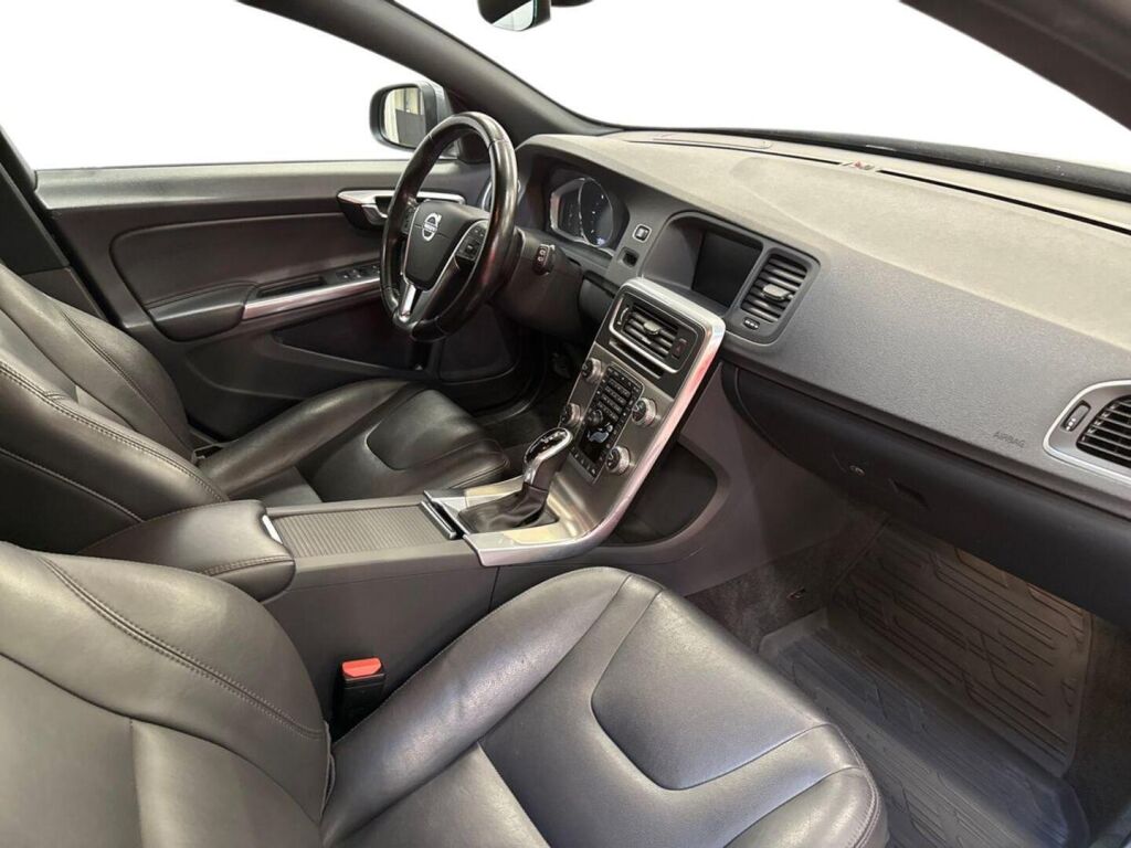 Volvo V60 2017 Harmaa
