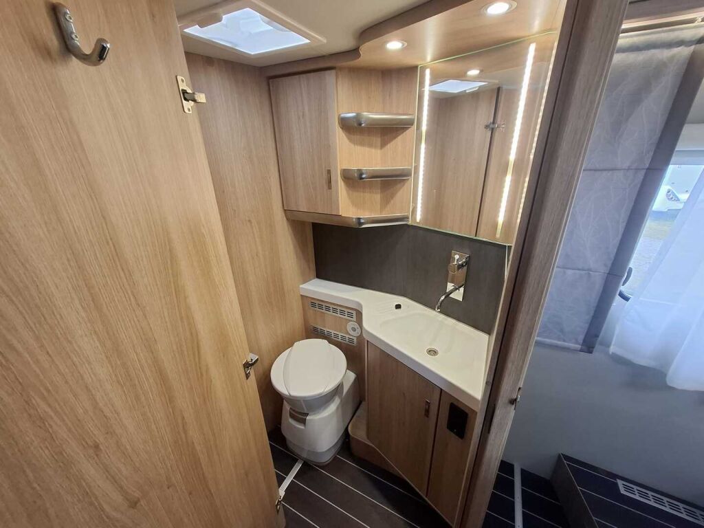 Knaus Sky TI 700 MX Platinum Selection 2020 Valkoinen