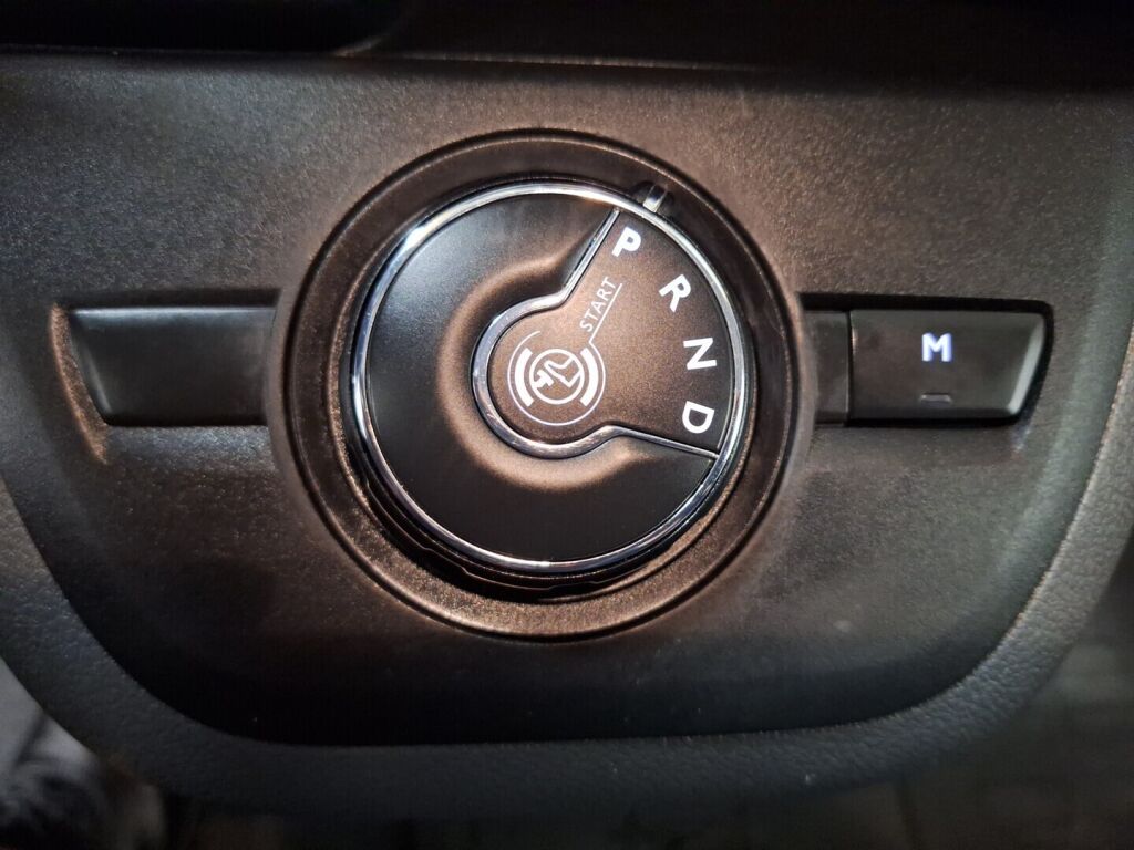 Opel Vivaro 2020 Musta