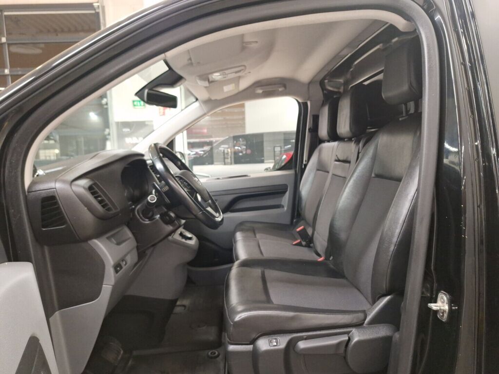 Opel Vivaro 2020 Musta