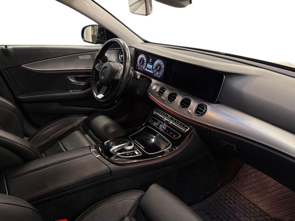 Mercedes-Benz E 2016 Musta
