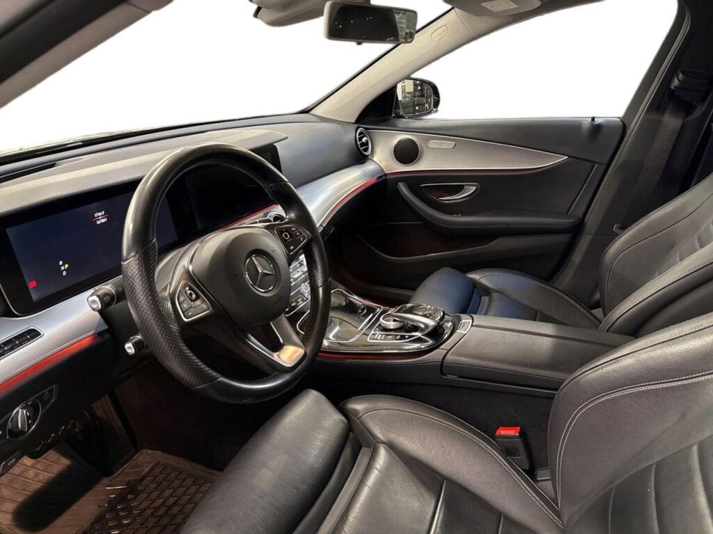 Mercedes-Benz E 2016 Musta