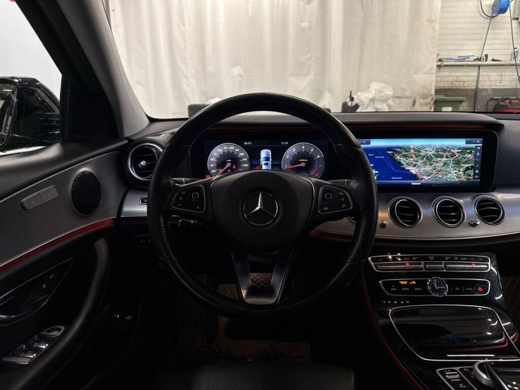 Mercedes-Benz E 2016 Musta