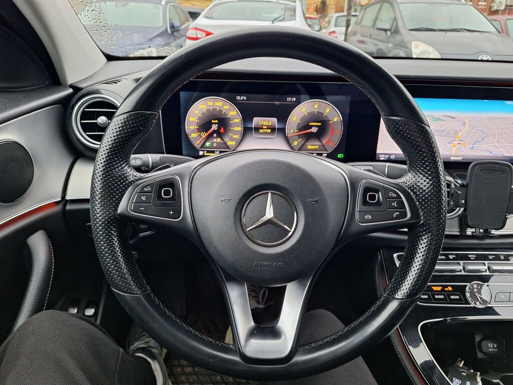 Mercedes-Benz E 2016 Musta