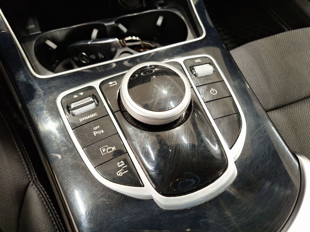 Mercedes-Benz C 2020 Musta