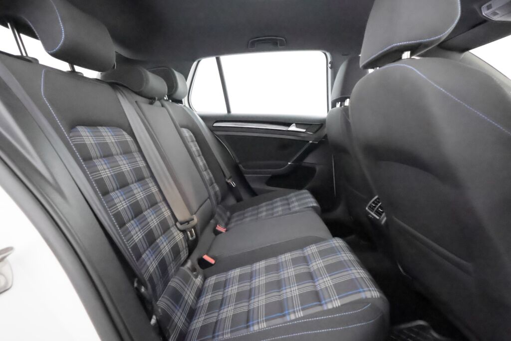 Volkswagen Golf 2016 Valkoinen