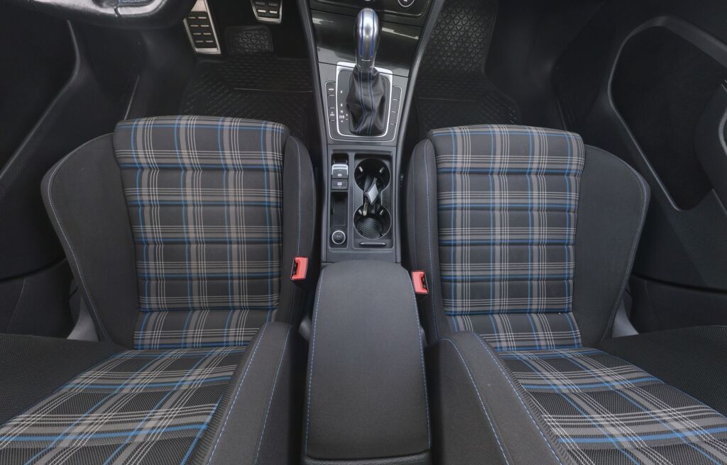 Volkswagen Golf 2016 Valkoinen