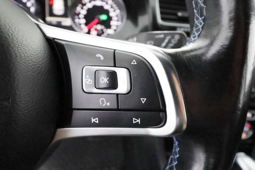 Volkswagen Golf 2016 Valkoinen