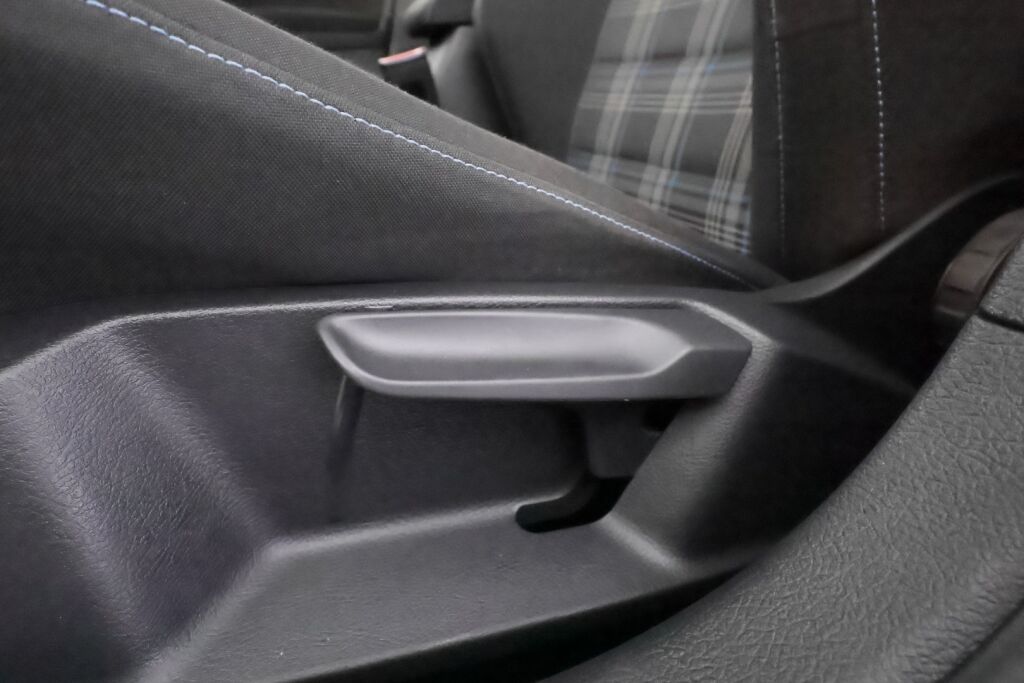 Volkswagen Golf 2016 Valkoinen