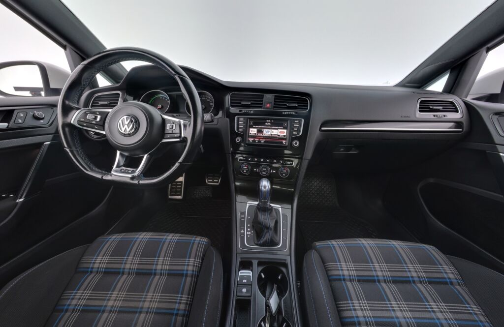 Volkswagen Golf 2016 Valkoinen