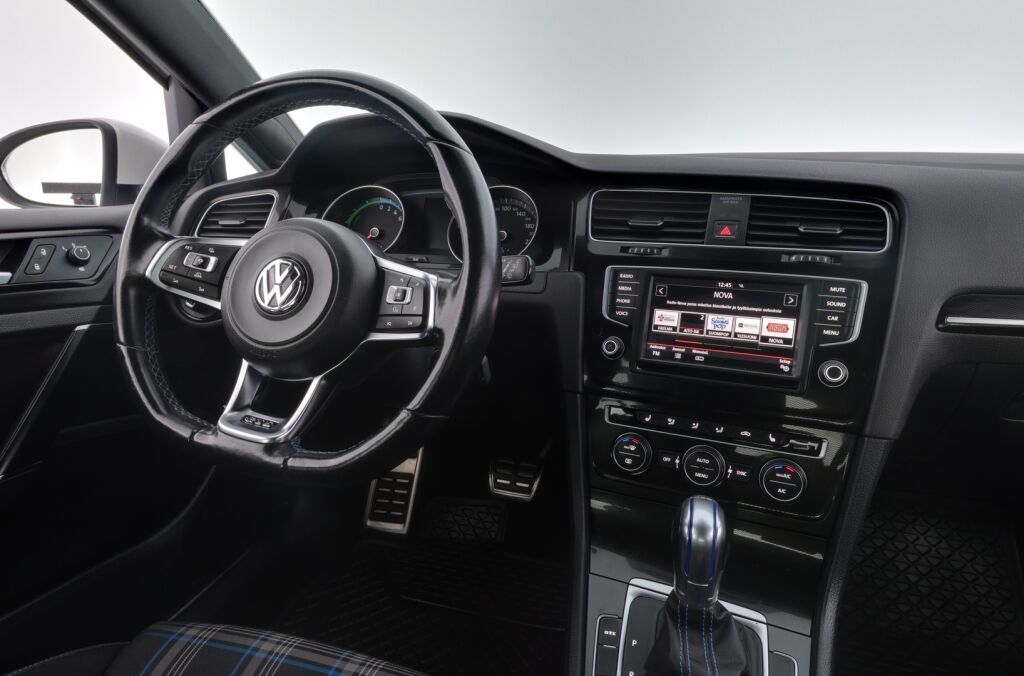 Volkswagen Golf 2016 Valkoinen
