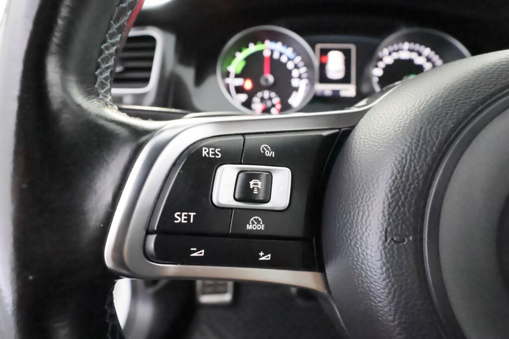 Volkswagen Golf 2016 Valkoinen