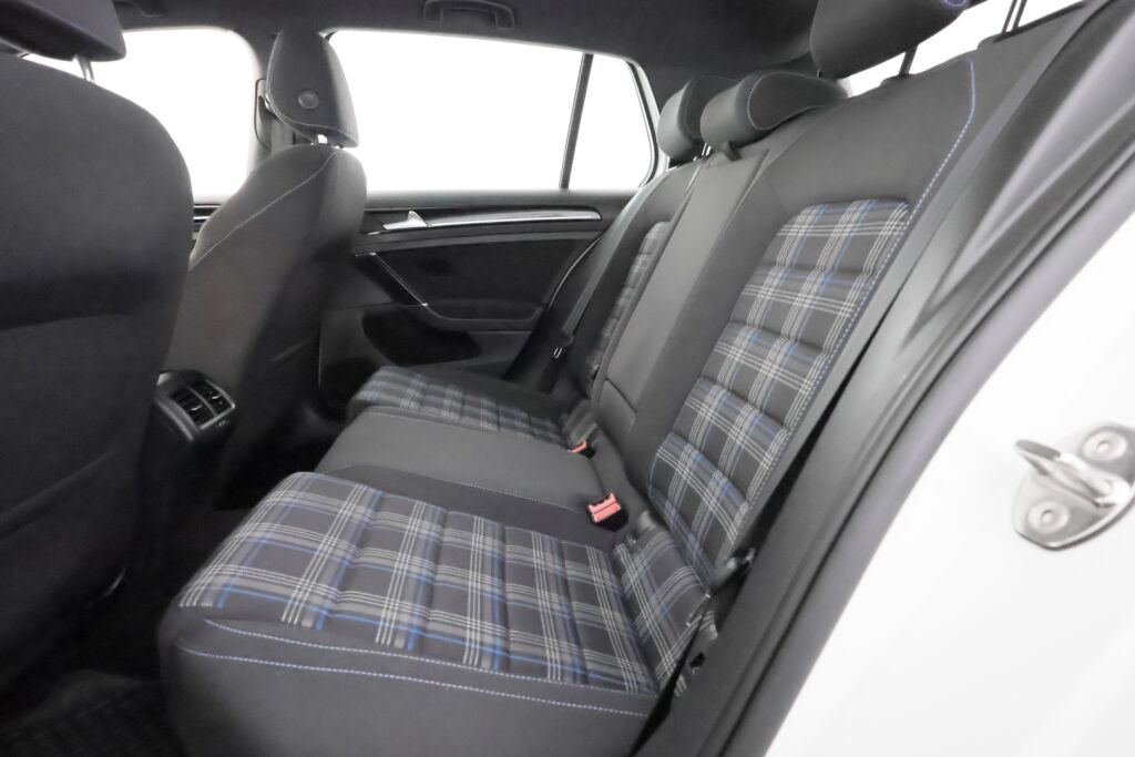 Volkswagen Golf 2016 Valkoinen