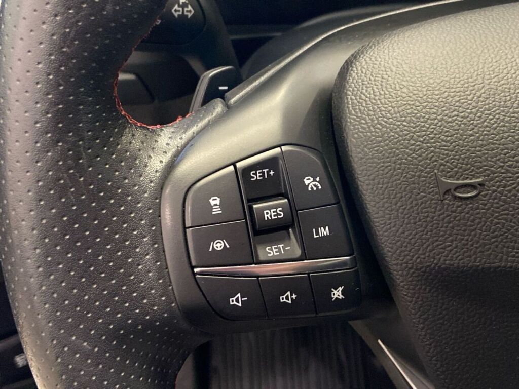 Ford Focus 2020 Musta