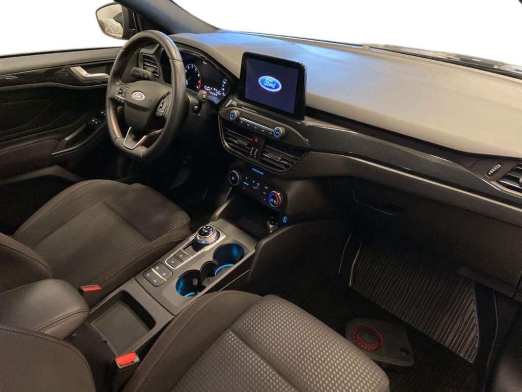 Ford Focus 2020 Musta