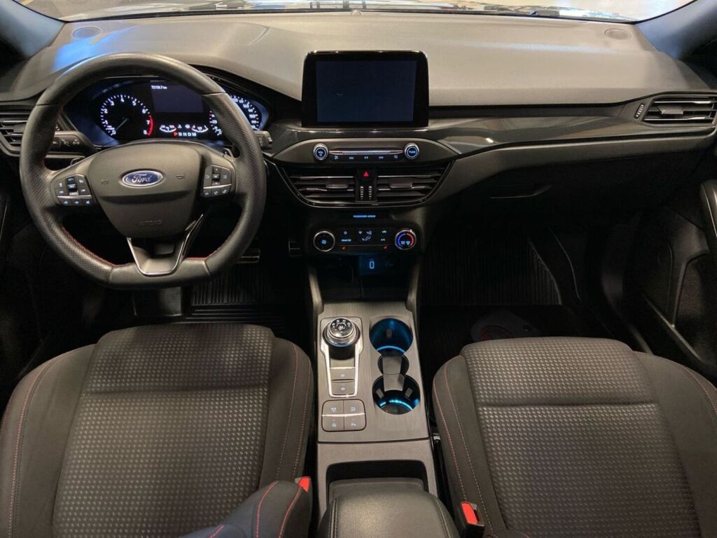 Ford Focus 2020 Musta