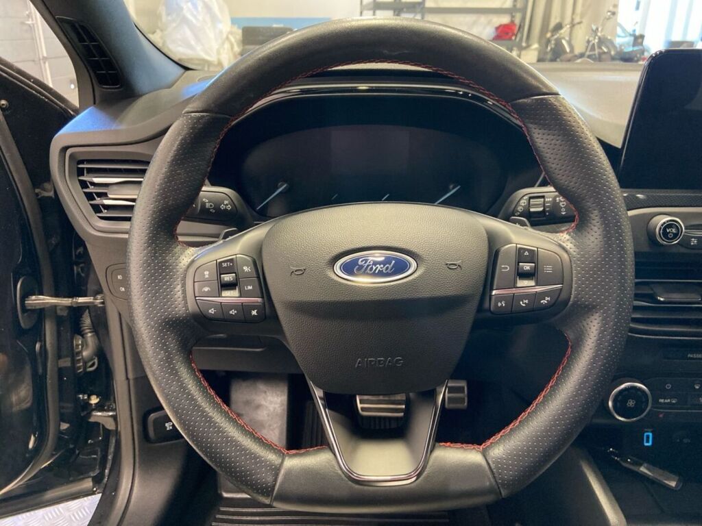 Ford Focus 2020 Musta