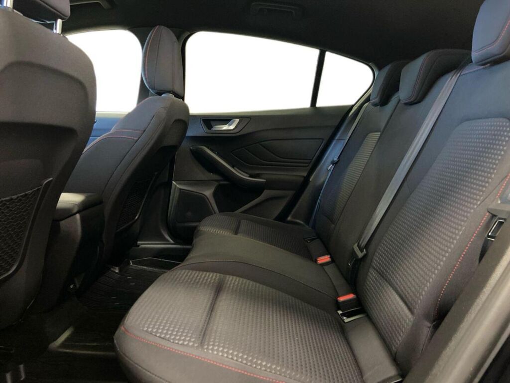Ford Focus 2020 Musta